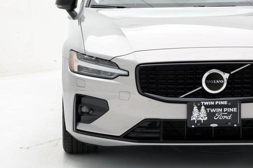 2025 Volvo S60 B5 Core