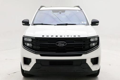 Star White Metallic Tri-Coat 2025 Ford Expedition Max Platinum