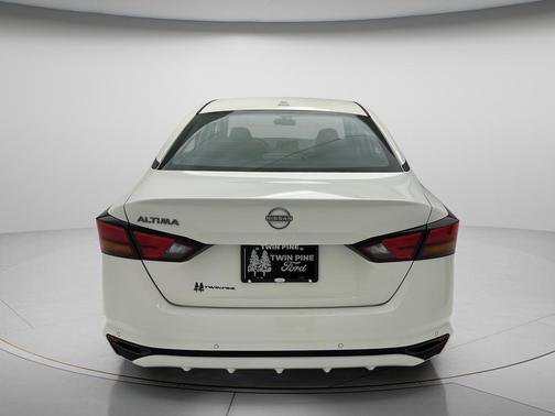 Glacier White 2025 Nissan Altima 2.5 SV