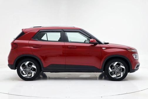 2022 Hyundai VENUE SEL