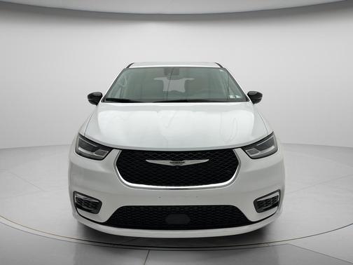Bright White Clearcoat 2024 Chrysler Pacifica Touring L