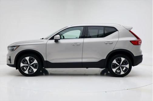 2025 Volvo XC40 B5 Plus Bright Theme