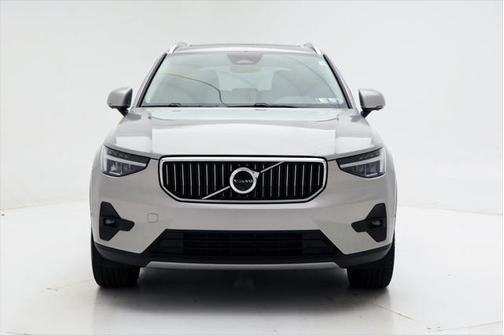 2025 Volvo XC40 B5 Plus Bright Theme