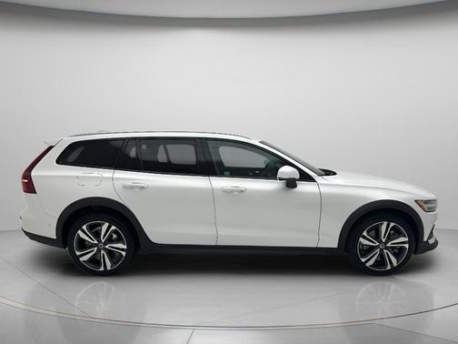 Crystal White Pearl 2025 Volvo V60 Cross Country Plus, B5 AWD Gas (mild hybrid)