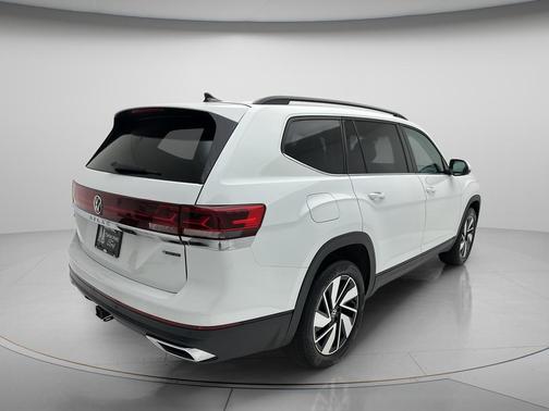 Pure White 2025 Volkswagen Atlas 2.0T SE w/Technology 4MOTION