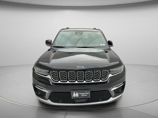 Diamond Black Crystal Pearlcoat 2023 Jeep Grand Cherokee Summit