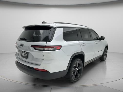 Silver Zynith 2023 Jeep Grand Cherokee L Altitude