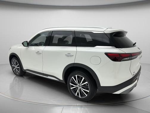 White 2024 INFINITI QX60 SENSORY