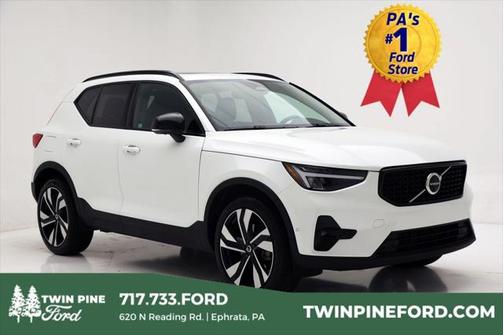 2025 Volvo XC40 B5 Plus Dark Theme