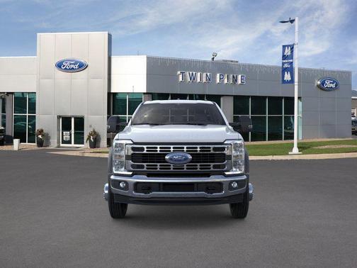 Oxford White 2025 Ford F-450 XL