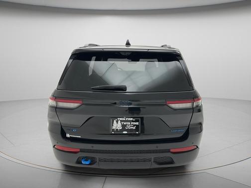 Diamond Black Crystal Pearlcoat 2023 Jeep Grand Cherokee 4xe Trailhawk
