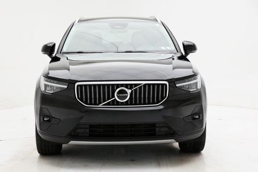 2023 Volvo XC40 B5 Plus Bright Theme
