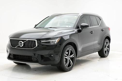 2023 Volvo XC40 B5 Plus Bright Theme