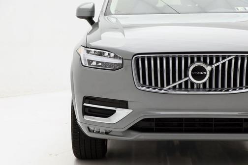 2025 Volvo XC90 B5 Core