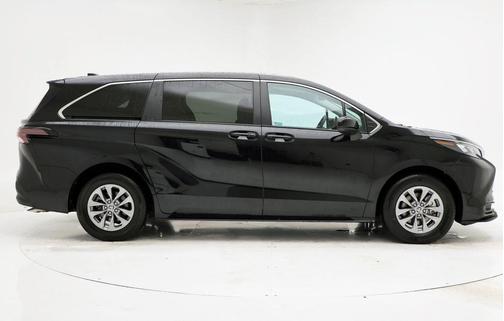 2024 Toyota Sienna LE