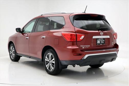 2017 Nissan Pathfinder SV