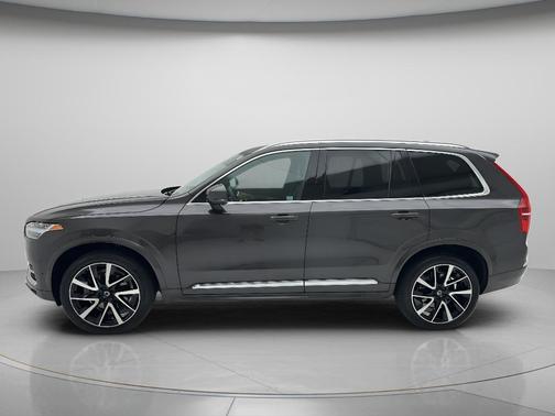 Platinum Gray Metallic 2023 Volvo XC90 B6 Plus 7-Seater