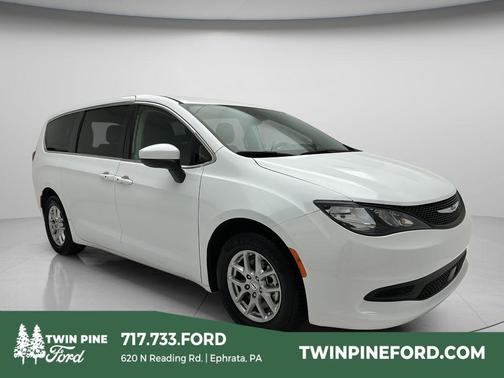Bright White Clearcoat 2023 Chrysler Voyager LX