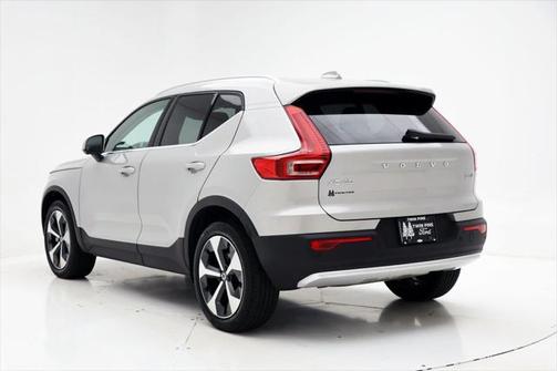 2025 Volvo XC40 B5 Plus Bright Theme