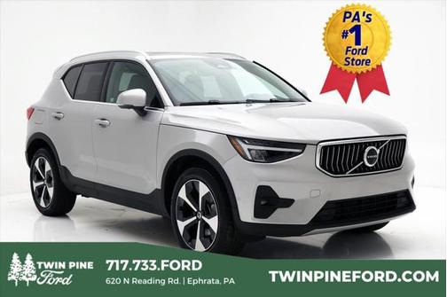 2025 Volvo XC40 B5 Plus Bright Theme