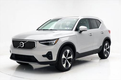 2025 Volvo XC40 B5 Plus Bright Theme