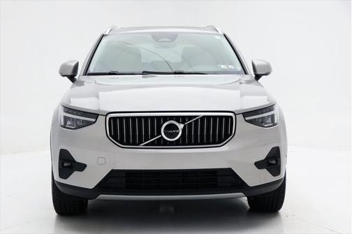 2025 Volvo XC40 B5 Plus Bright Theme
