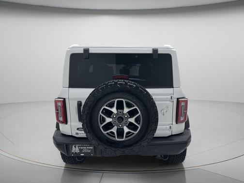 Oxford White 2025 Ford Bronco Badlands
