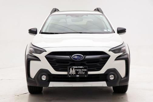 Crystal White Pearl 2023 Subaru Outback Limited XT