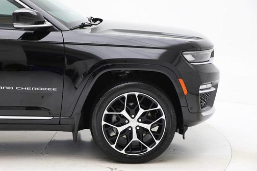 2022 Jeep Grand Cherokee Summit