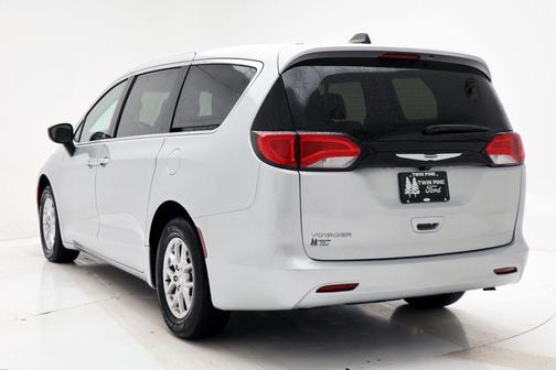 2024 Chrysler Voyager LX