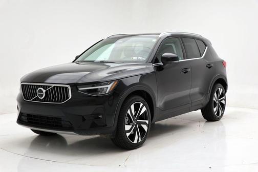 2025 Volvo XC40 B5 Plus Bright Theme