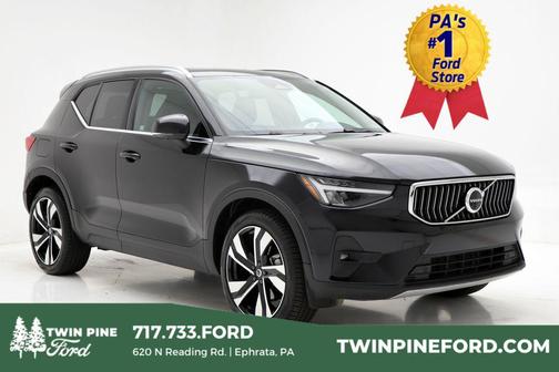 2025 Volvo XC40 B5 Plus Bright Theme