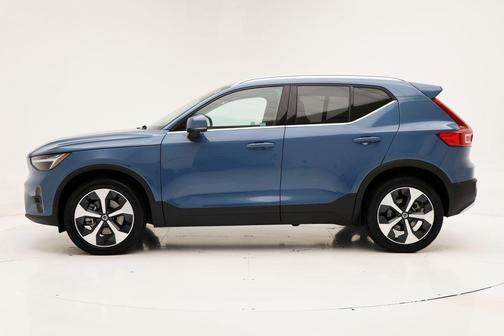 2025 Volvo XC40 B5 Plus Bright Theme
