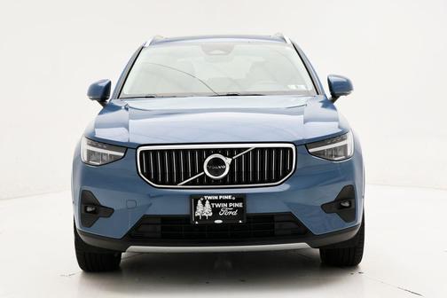 2025 Volvo XC40 B5 Plus Bright Theme
