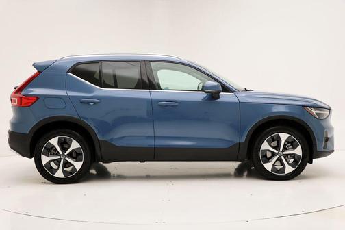 2025 Volvo XC40 B5 Plus Bright Theme