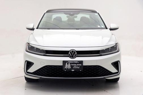 Opal White Pearl 2025 Volkswagen Jetta 1.5T SE