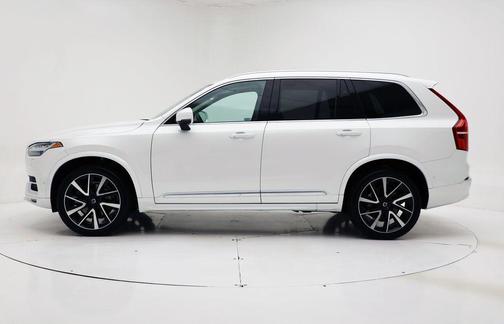 Crystal White Metallic 2023 Volvo XC90 B6 Plus 7-Seater