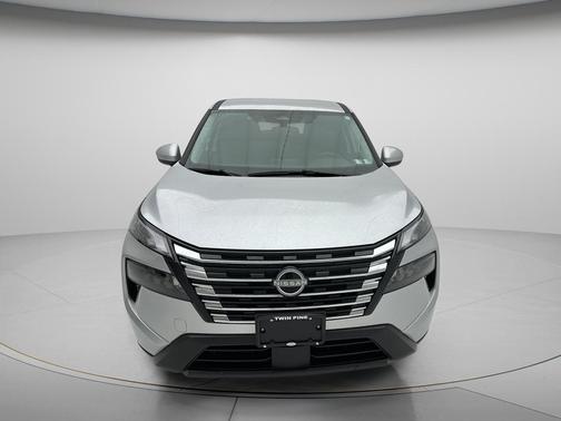 Brilliant Silver Metallic 2025 Nissan Rogue SV