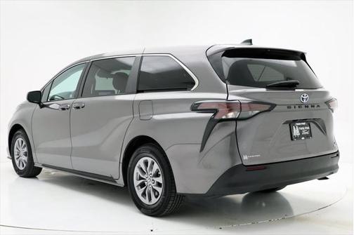 2023 Toyota Sienna LE