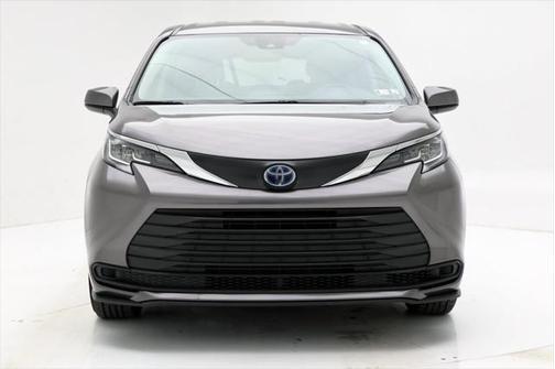 2023 Toyota Sienna LE
