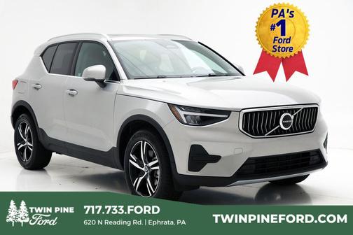 2025 Volvo XC40 B5 Core Bright Theme
