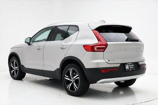 2025 Volvo XC40 B5 Core Bright Theme
