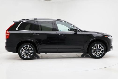 2017 Volvo XC90 T6 Momentum