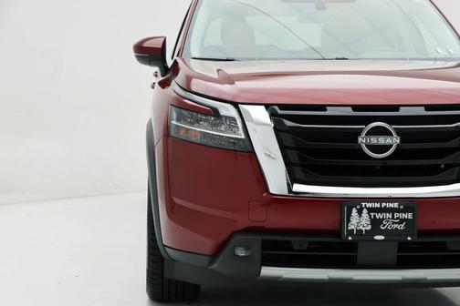 2022 Nissan Pathfinder SL 4WD