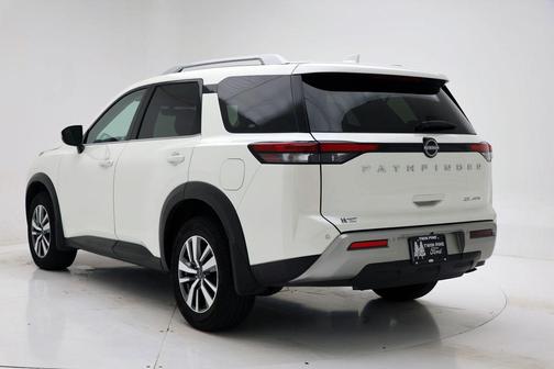 2024 Nissan Pathfinder SL 4WD