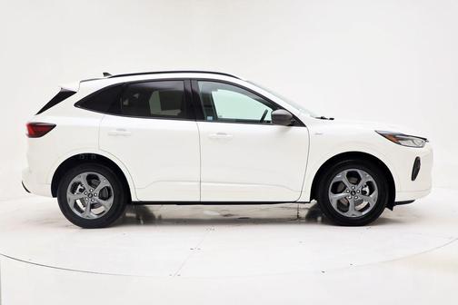 Star White Metallic Tri-Coat 2024 Ford Escape ST-Line