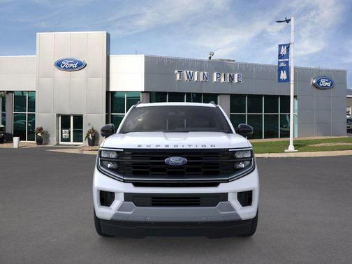 Star White Metallic Tri-Coat 2026 Ford Expedition Max Platinum