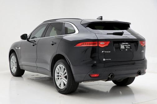 2017 Jaguar F-PACE 35t Prestige