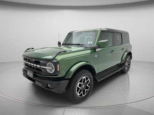 Eruption Green Metallic 2025 Ford Bronco Outer Banks