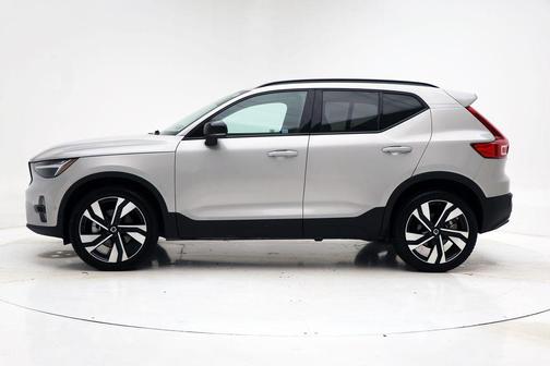 2025 Volvo XC40 B5 Plus Dark Theme